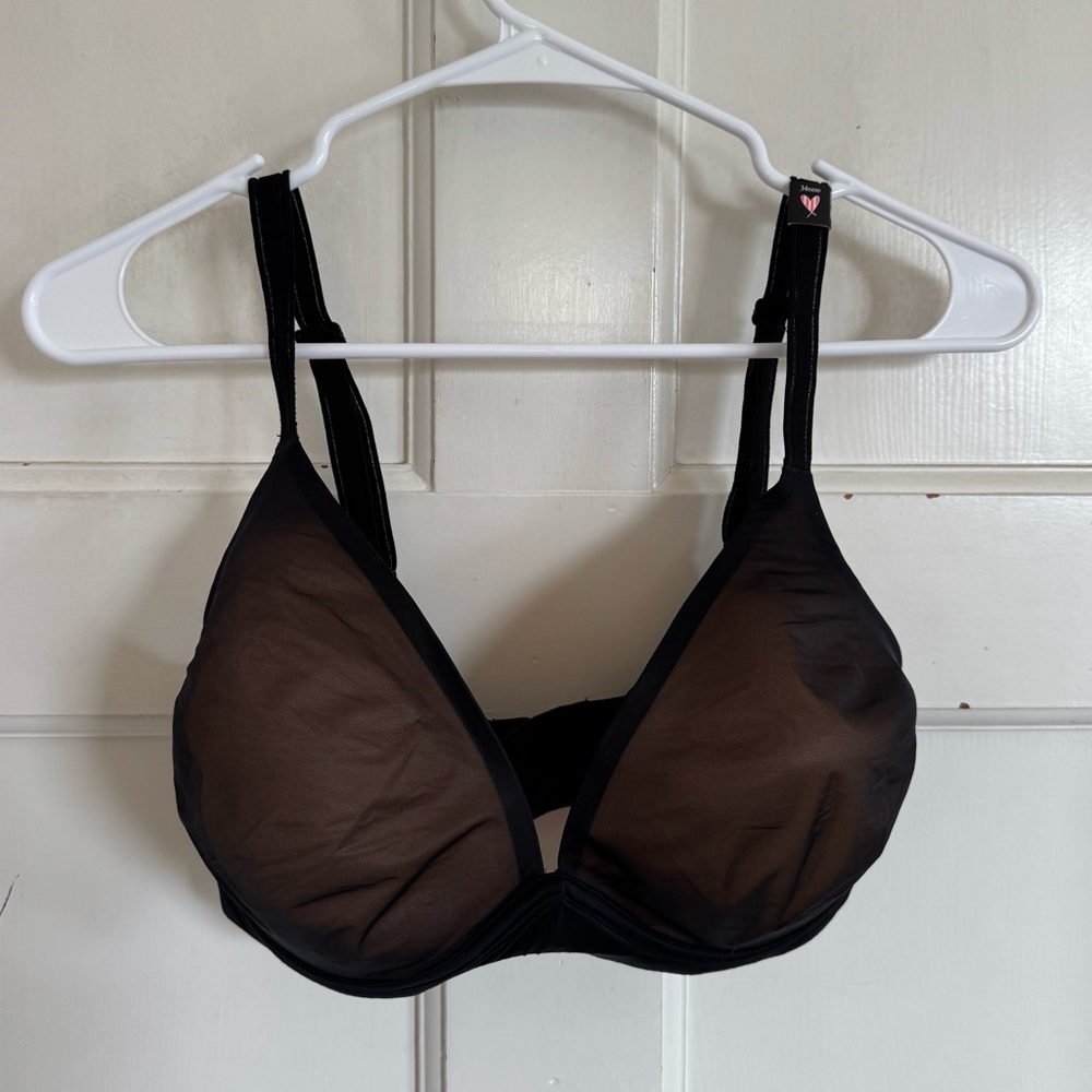 NWT Victoria’s Secret black/cream lightly lined no wire bra size 34DDD (F)